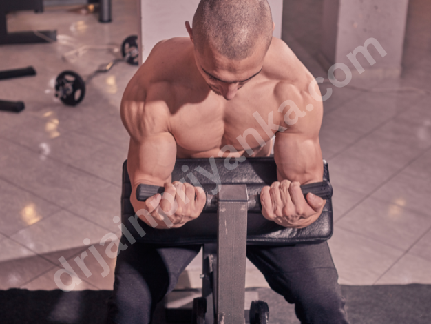 Preacher Curl Machine
